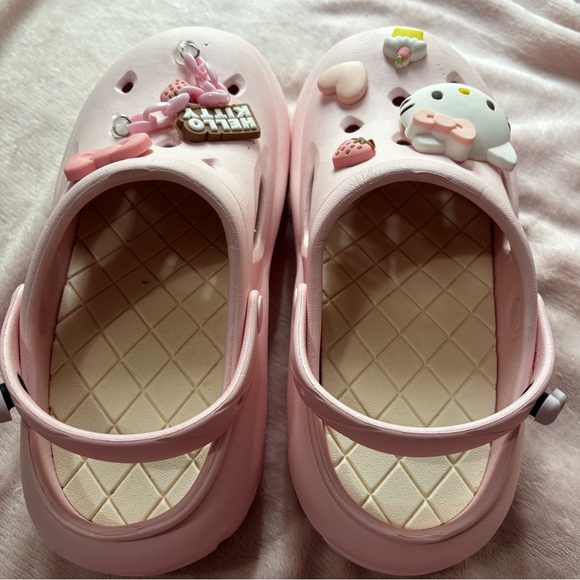 Hello Kitty Pink Clogs with Charms - Picture 3 of 3